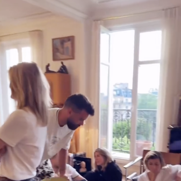 Retrouvailles entre les membres de "William à midi" chez William Leymergie et Sophie Davant à Paris.