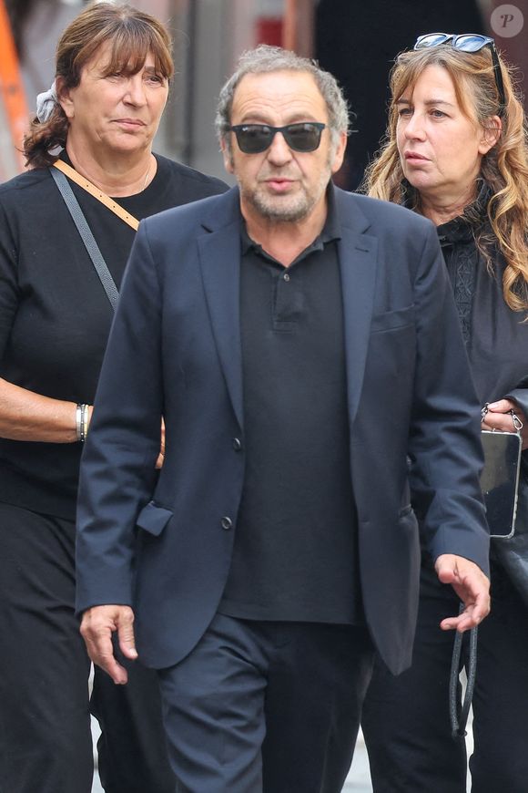 Patrick Timsit - Arrivées aux obsèques de Thierry Ardisson en l’église Saint-Roch de Paris, France, le 17 juillet 2025. © Clovis-Jacovides/Bestimage
