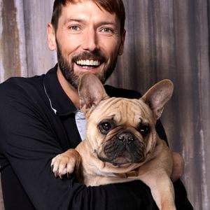 Cela ne l'empêche en rien d'être heureux, entouré de ses chiens.

Portrait de Laurent Kérusoré. Paris, le 14 décembre 2016.
© Cédric Perrin/Bestimage