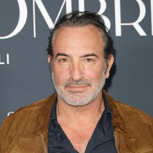 L'occasion pour l'acteur oscarisé de s'offrir un vrai bol d'air frais... et de glisser une petite confidence sur son besoin de fuir la capitale.

Jean Dujardin - Avant-première du film "Les rayons et les ombres au cinéma Pathé Wepler à Paris le 17 mars 2026. © Coadic Guirec/Bestimage