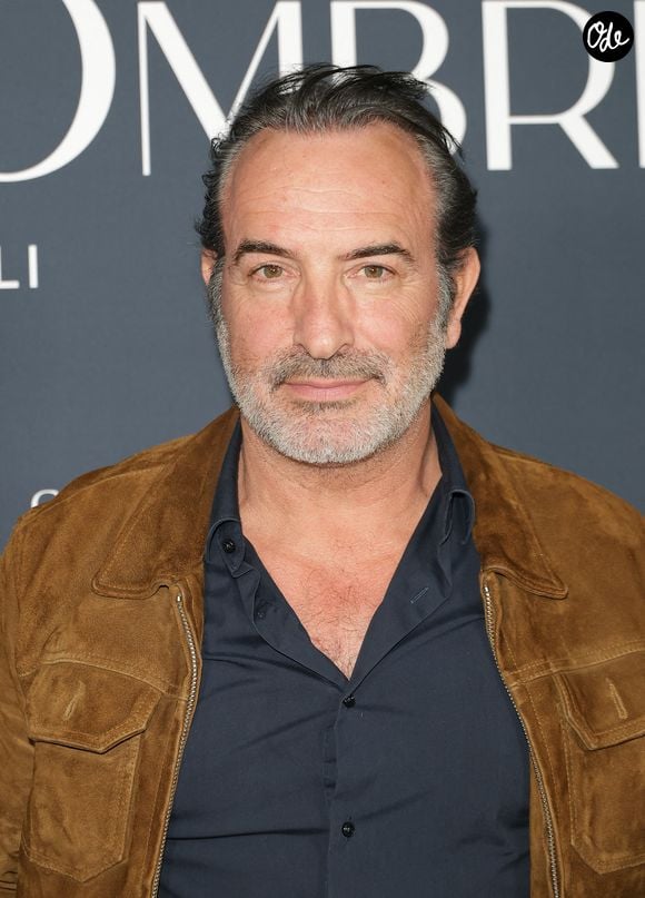L'occasion pour l'acteur oscarisé de s'offrir un vrai bol d'air frais... et de glisser une petite confidence sur son besoin de fuir la capitale.

Jean Dujardin - Avant-première du film "Les rayons et les ombres au cinéma Pathé Wepler à Paris le 17 mars 2026. © Coadic Guirec/Bestimage