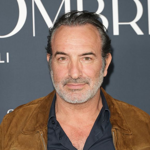 L'occasion pour l'acteur oscarisé de s'offrir un vrai bol d'air frais... et de glisser une petite confidence sur son besoin de fuir la capitale.

Jean Dujardin - Avant-première du film "Les rayons et les ombres au cinéma Pathé Wepler à Paris le 17 mars 2026. © Coadic Guirec/Bestimage