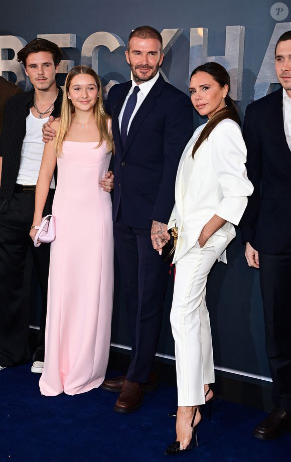 Harper Beckham,David Beckham et Victoria Beckham à l'avant-première de la série documentaire Beckham, le 3 octobre 2023. AGENCE / BESTIMAGE