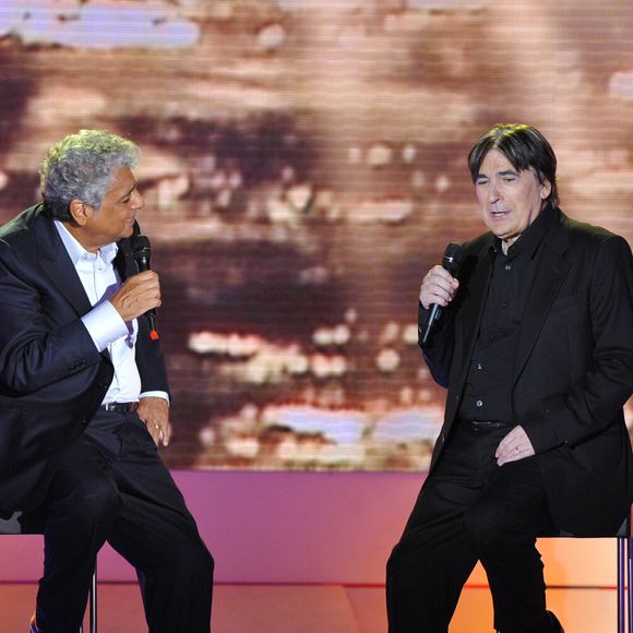 Serge Lama et Enrico Macias lors de l'enregistrement de l'émission Vivement dimanche le 29 août 2012.
Crédit : AGENCE / BESTIMAGE