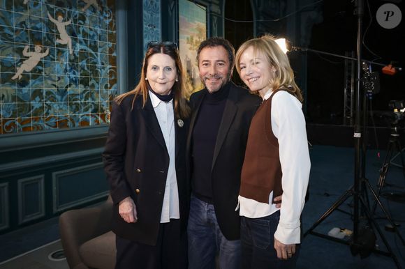 Réalisatrice et productrice, elle a signé de nombreux documentaires pour les grandes chaînes françaises.

Exclusif - Michèle Reiser, Bernard Montiel, Delphine Dewost, sur le plateau de l’enregistrement de l'émission Olympiascope (l'Olympia Symphonique) présenté par B.Montiel et diffusé sur Olympia TV le 1er juillet 2025, à l’Olympia,, à Paris, France, le 14 janvier 2025. © Jack Tribeca/Bestimage