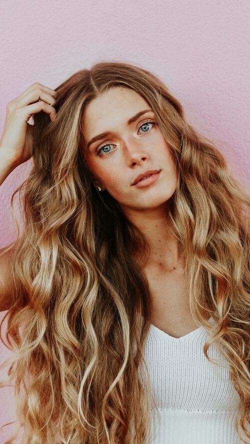 Voici trois coupes de cheveux qui peuvent vous rajeunir