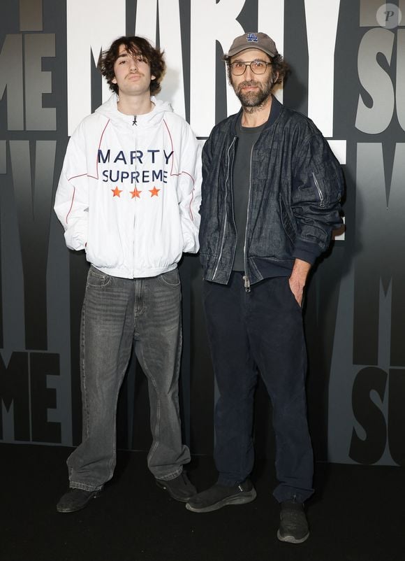 Il a joué le vocal du morceau Never The End, produit par son fils Roxan en 2021. Un titre sorti sous son pseudonyme Roxb alors que Roxan Bangalter n'avait que 12 ans ! 

Thomas Bangalter (Daft Punk) avec son fils Roxan Bangalter - Avant-première du film "Marty Supreme" au Grand Rex à Paris le 3 février 2026. © Coadic Guirec/Bestimage