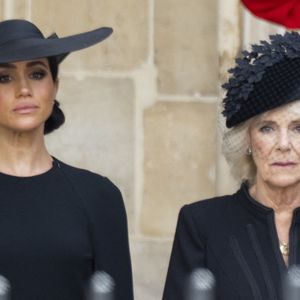 Même Meghan Markle semble avoir eu un mot pour la reine

Meghan Markle, Camilla Parker Bowles, reine consort d'Angleterre - Procession du cercueil de la reine Elizabeth II d'Angleterre de Wesminster Hall où il était exposé au public, jusqu'à l'Abbaye de Westminster. Le cercueil est installé sur l'affût du canon, puis tiré par 142 marins de la Royal Navy à l'aide de cordages, dans la plus pure tradition de la monarchie britannique. Cette tradition remonte aux funérailles d'Etat de la reine Victoria en février 1901. Londres, le 19 septembre 2022. AGENCE / BESTIMAGE