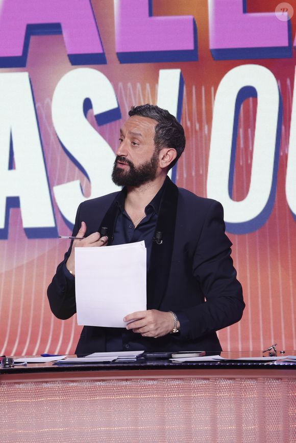 Exclusif - Cyril Hanouna, sur le plateau de l’émission « TPMP » présentée par C.Hanouna et diffusée en direct sur Youtube et sur toutes les box (SFR, FREE, Bouygues, MyCanal etc), Paris, France, le 18 mars 2025. © Jack Tribeca / Bestimage