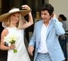 Jean-Luc Lahaye a épousé sa compagne Paola, de 30 ans sa cadette à la mairie du 18e arrondissement de Paris.
Les jeunes mariés, Jean-Luc Lahaye et sa femme Paola (Lahaye-Aubin) à la sortie de la mairie du 18ème arrondissement de Paris - J.L.Lahaye s'est marié en secondes noces avec sa compagne P.Aubin à la mairie du 18ème arrondissement de Paris
©Agence / Bestimage