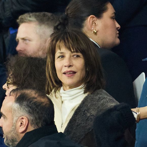 Sophie Marceau - People des les tribunes de la coupe du Monde de Rugby France 2023 - Match de quart de finale "France-Afrique du Sud (28-29)" au Stade de France à Saint-Denis 15 octobre 2023. © Moreau-Jacovides/Bestimage