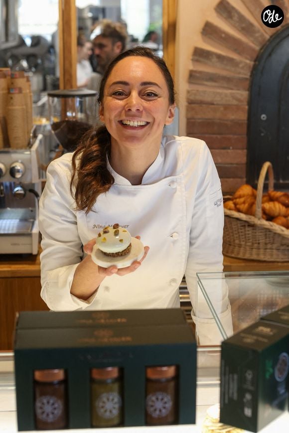 La meilleure pâtissière du monde Nina Métayer lors de l’inauguration de sa boulangerie-patisserie "Fournil par Nina" à La Rochelle, France, le 16 novembre 2024. © Jean-Marc Lhomer/Bestimage