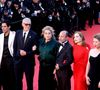 Le prestigieux casting du long-métrage, incluant notamment Isabelle Huppert et Virginie Efira, était également présent.

Pierre Niney, Alexandre Mallet-Guy, Adam Bessa, Vincent Cassel , Catherine Deneuve, Asghar Farhadi, Isabelle Huppert, India Hair (Bijoux Tasaki) et Virginie Efira - Montée des marches du film " Histoires parallèles " lors du 79ème Festival International du Film de Cannes, le 14 mai 2026. © Jacovides-Moreau / Bestimage