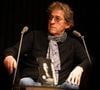 Mais face à cette épreuve, l'icône du rock français ne marche pas seule : ses deux fils, Lucas et Hugo, ont pris les rênes sur scène comme en coulisses pour l'épauler. 

Exclusif - Hubert-Félix Thiéfaine à la "Station Ausone-Mollat" à Bordeaux, FRance, le 13 décembre 2023, pour un échange avec ses lecteurs, lors de la sortie de son receuil "Itinéraire d'un naufragé" - Editions Points, regroupant l'intégralité des paroles de ses chansons. © Jean-Marc Lhomer/Bestimage