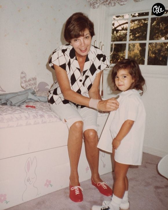 "Tu as toujours cru en moi, tu m'as soutenue et tu étais mon havre de paix. Tu étais vraiment la matriarche de notre famille, et ton amour est ancré en chacun de nous. Je sais que tu es en paix maintenant.”

Kim Kardashian a rendu hommage à sa grand-mère sur Instagram