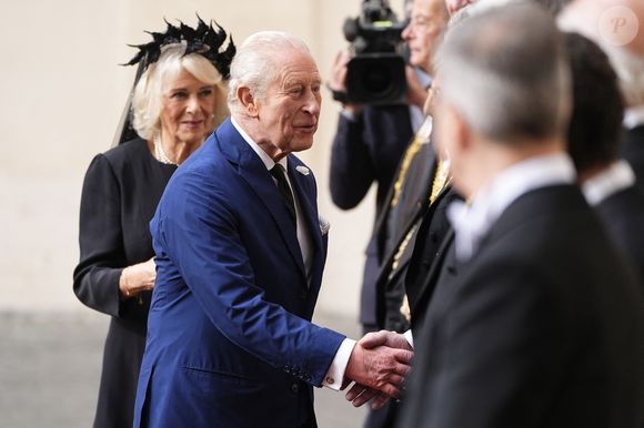 Le roi Charles III d'Angleterre et Camilla Parker Bowles, reine consort d'Angleterre, arrivent au Vatican à Rome, le 23 octobre 2025. Photo par PA Photo/ Bestimage