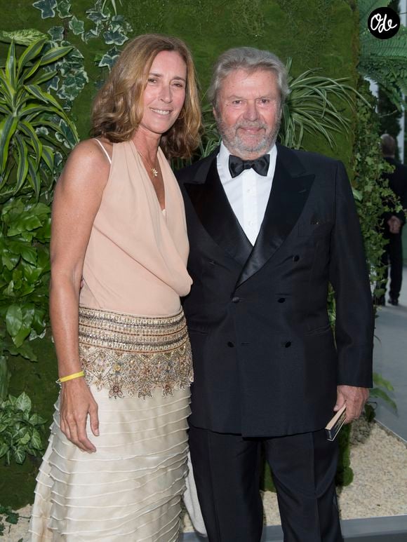 Cette transmission familiale vise à assurer la continuité d'un héritage entrepreneurial construit sur près d'un demi-siècle.

Exclusif - Alain Dominique Perrin et son épouse Florence lors du dîner de gala de la Biennale de Paris 2017 au Grand Palais le 9 septembre 2017.
© Gorassini / Perusseau / Bestimage