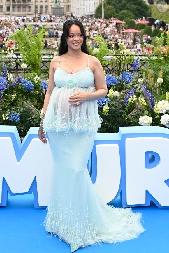 Rihanna, enceinte, aux arrivées et au photocall de la première du film Les Schtroumpfs au Mont des Arts à Bruxelles, Belgique, le 28 juin 2025. © Jan De Meuleneir/Photonews/Bestimage