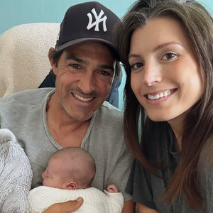 La demi-soeur de Sylvie Tellier a justement raconté une anecdote avec sa fille, laquelle lui a valu de se faire arrêter deux fois par la police.

Jean-Pascal Lacoste et sa femme Delphine Tellier sur Instagram