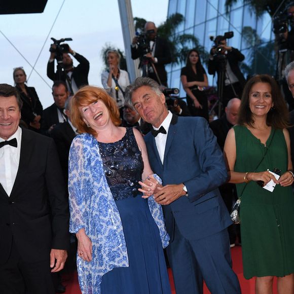 Muriel Mayette-Holtz et son mari Gérard Holtz à la montée des marches du film "Mascarade" lors du 75ème Festival International du Film de Cannes, France, le 27 mai 2022. © Rachid Bellak/Bestimage