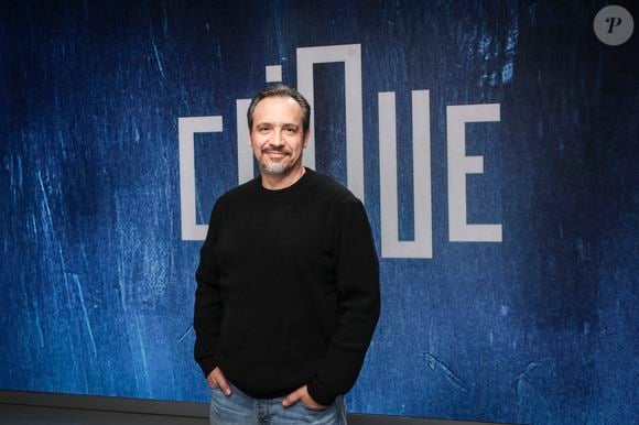 Exclusif -  Alexandre Astier sur le plateau de  Clique présenté par M.Achour, et diffusé sur Canal + le  21 octobre 2025, Paris, France, le 14 octobre 2025. © Jack Tribeca / Bestimage