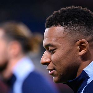 Kylian Mbappé ( 10 - France ) s'échauffe avant le match de qualification européenne entre la France et l'Azerbaïdjan au Parc des Princes le 10 octobre 2025 à Paris, France. ( Photo by Federico Pestellini / PsnewZ ) -