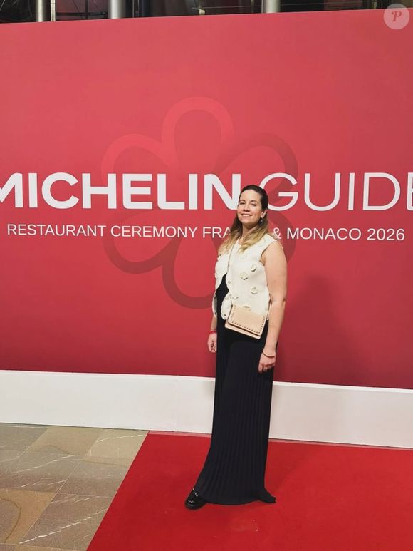 En couple depuis 10 ans, Clément et Marine forment un duo complémentaire. Pendant que le chef officie en cuisine, Marine imagine les desserts.