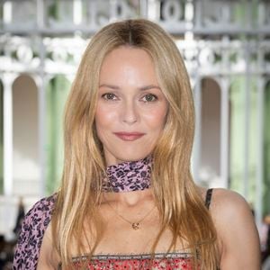 Certaines stars en disent plus sur leurs gestes beauté. Et parmi elles, Vanessa Paradis. 

Vanessa Paradis au Front Row du défilé de mode féminine Chanel printemps-été lors de la Fashion Week de Paris (PFW), au Grand Palais, à Paris, France © Olivier Borde/Bestimage