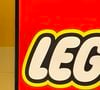 Le géant danois ne bannit pas totalement la technologie pour autant, mais la cantonne aux tâches administratives et logistiques afin de libérer du temps à ses concepteurs. 

Figurine en briques de la star argentine du football Lionel Messi dans un magasin Lego à Shanghai (Chine), le 7 septembre 2026. Cost Foto / Bestimage