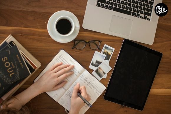 Elle serait plus fréquente chez les personnes créatives ou anticonformistes.

Photo prise par Thought Catalog / Unsplash