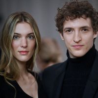 "On a une jolie vue de la chambre" : Charlotte Cardin vit dans un charmant quartier de Paris avec son compagnon Aliocha Schneider