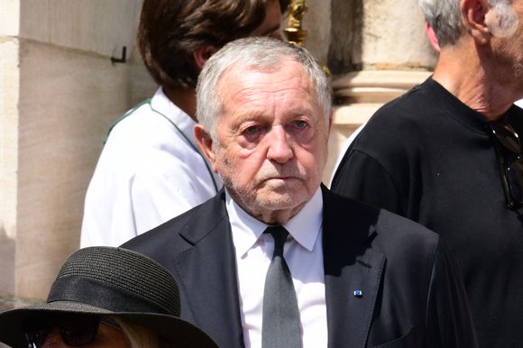 Jean-Michel Aulas à la sortie des Obsèques de Bernard Lacombe en l'église Saint-Louis de Fontaines-sur-Saône près de Lyon, France, le 25 juin 2025. © Romain Doucelin/Bestimage