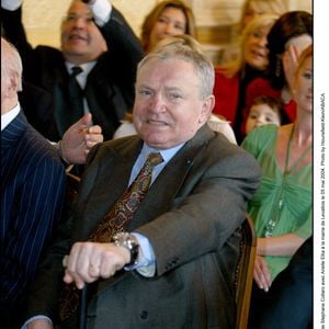 Jacques Martin temoin du mariage de Stephane Collaro avec Arielle Ellia à la mairie de Levallois le 05 mai 2004. Photo par Hounsfield-Klein/ABACA.