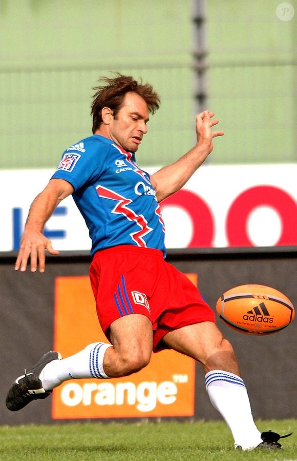Christophe Dominici de l'équipe de rugby du Stade Français lors de la première journée du match de TOP 14, Racing club Narbonne Mediterrannee a gagné 26/20 contre le Stade Français, à Narbonne, Sud de la France, le 20 août 2005. Photo par Stephane Kempinaire/CAMELEON/ABACAPRESS.COM