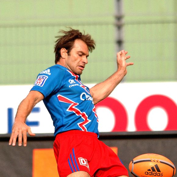 Christophe Dominici de l'équipe de rugby du Stade Français lors de la première journée du match de TOP 14, Racing club Narbonne Mediterrannee a gagné 26/20 contre le Stade Français, à Narbonne, Sud de la France, le 20 août 2005. Photo par Stephane Kempinaire/CAMELEON/ABACAPRESS.COM
