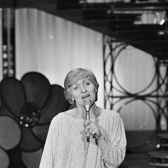 Un mois avant sa disparition, Nicole Croisille s'est confiée en toute transparence. 

En France, à Paris, sur le plateau, Nicole CROISILLE, chantant au micro. © Jean-Claude Colin via Bestimage