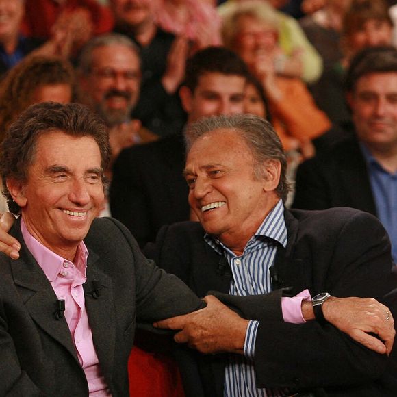 Roger Hanin et Jack Lang lors de l'enregistrement de l'émission "Vivement Dimanche" à Paris, France, le 10 mai 2006. Photo Max Colin/ABACAPRESS.COM