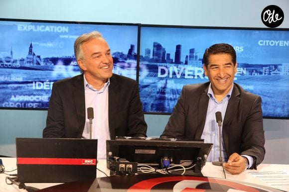 Olivier Truchot et Karim Zeribi lors de l'émission « Les Grandes Gueules » sur RMC Radio et Numéro 23 TV, à Paris, en France, le 5 septembre 2016. Photo de Jérôme Domine/ABACAPRESS.COM