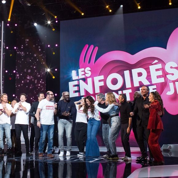 Une célèbre chanteuse française sera une nouvelle fois absente du spectacle des Enfoirés cette année

Exclusif - Mimie Mathy, Jenifer Bartoli, Liane Foly, Claudio Capéo, Zazie, Philippe Lacheau, Gérard Jugnot, Patrick Bruel, Arthur (Jacques Essebag), Kad Merad, Omar Sy, Laure Pester (Lorie), Amel Bent, Franck Dubosc, Vitaa, Élie Semoun, Issa Doumbia, Nikos Aliagas, Camille Lellouche - Enregistrement de l'émission "Les enfoirés jouent le jeu", qui sera diffusée en prime time sur TF1. 
© Cyril Moreau / Bestimage