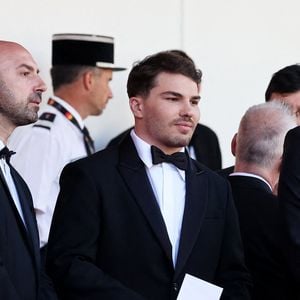 Antoine Dupont - Antoine Dupont et sa compagne Iris Mittenaere se retrouvent sur les marches  du film « Dossier 137 » lors du 78ème Festival International du Film de Cannes le 15 mai 2025.

© Jacovides / Moreau / Bestimage