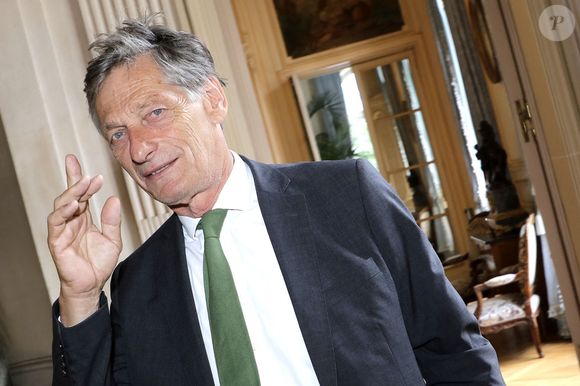 "Je dirais que c’est celui qui m’a le plus frappé", se souvient-il avant de raconter le dit entretien. 

Exclusif - Portrait de Nicolas de Tavernost à Paris, le 21 juillet 2023.
© Cédric Perrin/Bestimage