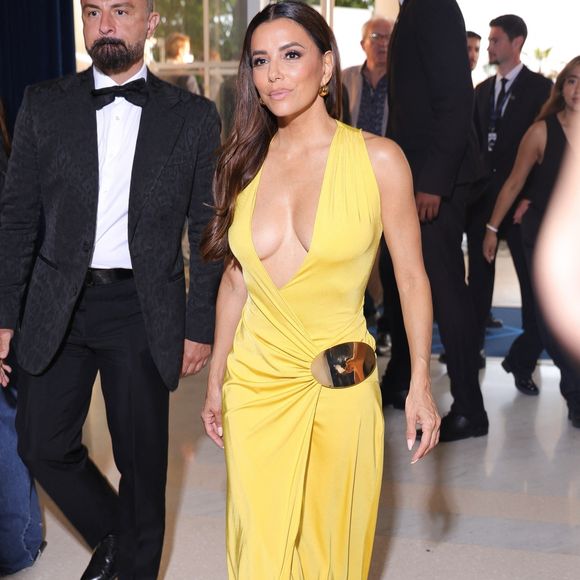 Eva Longoria et son mari José Antonio Bastón à l'hôtel Martinez à Cannes. Photo par Backgrid USA / Bestimage