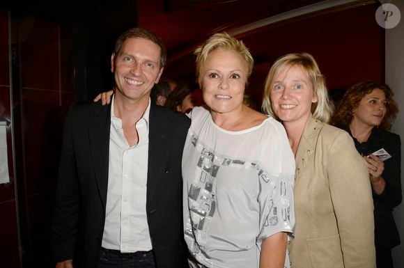Muriel Robin entre Thomas Hugues et sa femme Isabelle Roche - Generale du spectacle de Muriel Robin "Robin Revient Tsoin Tsoin" au Theatre de la porte Saint-Martin a Paris, le 23 septembre 2013.
