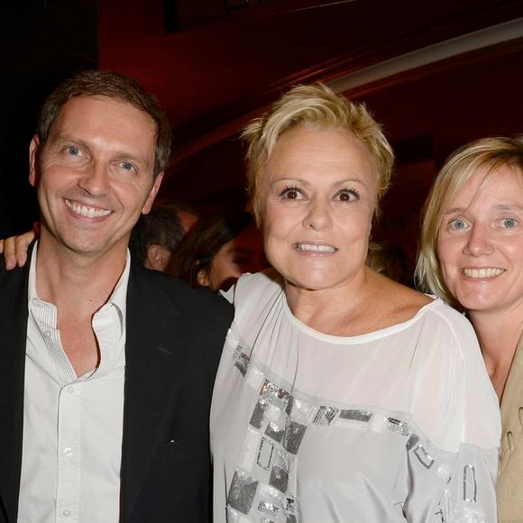 Muriel Robin entre Thomas Hugues et sa femme Isabelle Roche - Generale du spectacle de Muriel Robin "Robin Revient Tsoin Tsoin" au Theatre de la porte Saint-Martin a Paris, le 23 septembre 2013.