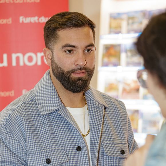 Exclusif - Le chanteur Kendji Girac en séance de dédicaces pour son autobiographie Mi vida à la Librairie du Furet du Nord à Lille, France, le 1er octobre 2025. © Stephane Vansteenkiste/Bestimage