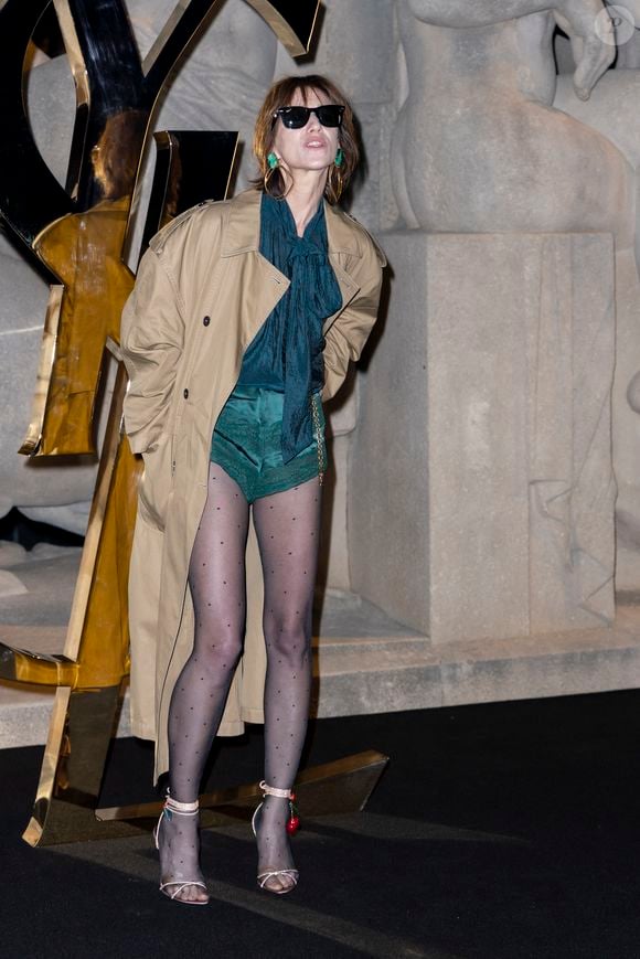 Charlotte Gainsbourg a osé le micro short lors de cette sortie.

Charlotte Gainsbourg – Photocall du Défilé de mode Saint Laurent  Collection Printemps-Été 2026 dans le cadre de la Fashion Week de Paris, France, le 29 septembre 2025.
 
© Olivier Borde / Bestimage