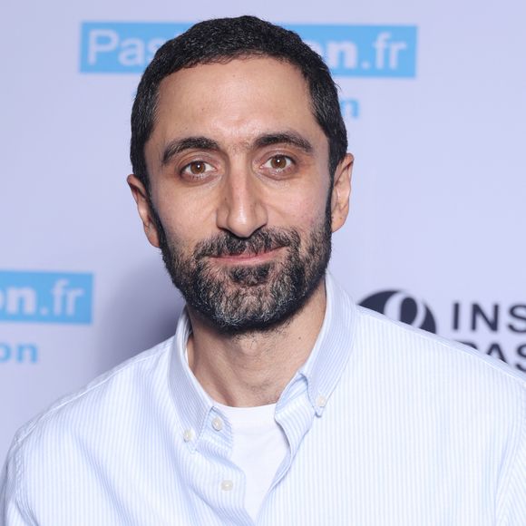 le célèbre docteur est tombé - images diffusées en juillet dernier sur France 2 . S'il a tout de même terminé le tournage, la blessure était et est toujours sérieuse 

Jimmy Mohamed - Soirée de lancement de la18ème édition du "Pasteurdon" à l'institut Pasteur de Paris le 9 octobre 2024. © Denis Guignebourg/BestImage