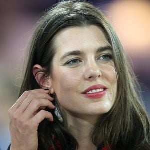 Depuis sa naissance, Charlotte Casiraghi est devenue l'une des membres les plus observés de cette famille royale monégasque. 

Charlotte Casiraghi - Gala de charité de l'Amade lors du jumping Longines Master de Paris à Villepinte. © Dominique Jacovides / Bestimage