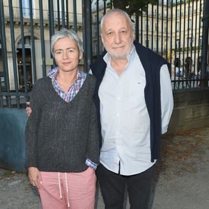 François Berléand et sa compagne Alexia Stresi - Soirée d'inauguration de la 35ème fête foraine des Tuileries au Jardin des Tuileries à Paris, le 22 juin 2018. 

© Coadic Guirec/Baldini/Bestimage