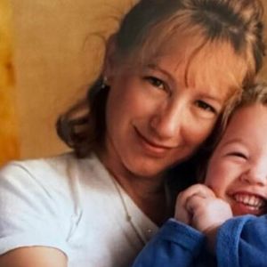 Laura Smet et partagé une adorable photo d'elle, enfant, aux côtés de Nathalie Baye, dimanche 4 juin 2023.Laura Smet et sa maman, sur Instagram, le 4 juin 2023
© Instagram